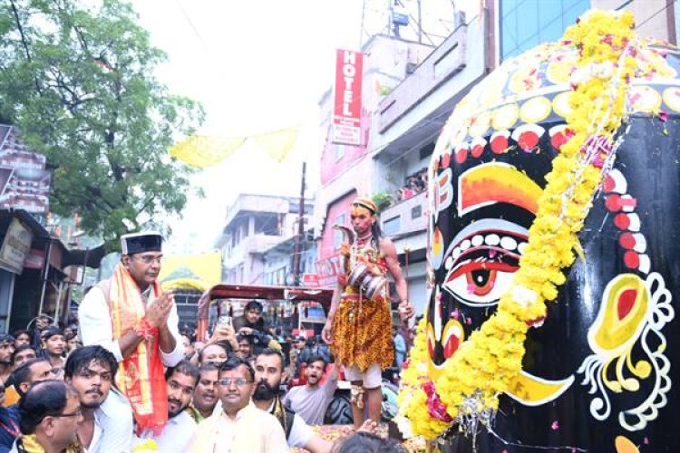 ‘हर हर महादेव’ के जयघोष से गूंजा नरेला, मंत्री विश्वास सारंग की अगुवाई में निकली बाबा महाकाल की भव्य शाही सवारी