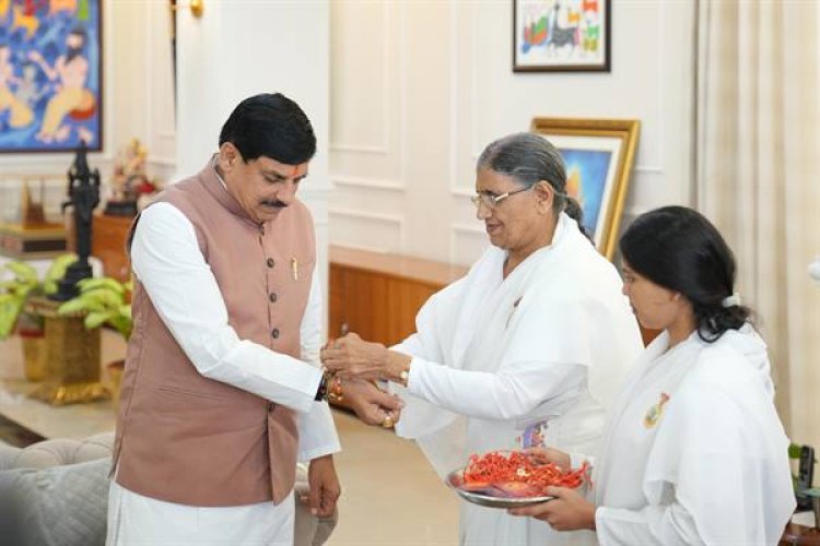 मुख्यमंत्री डॉ. यादव को बहनों ने बांधे रक्षा सूत्र, माउंट आबू में हो रही संगोष्ठी का आमंत्रण भी दिया