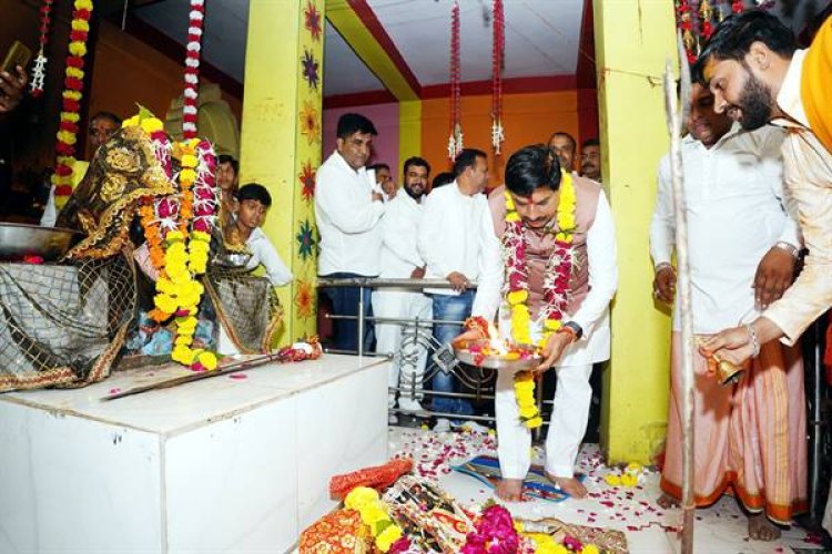 मुख्यमंत्री डॉ. यादव ने सागोती माता मंदिर में किए दर्शन
