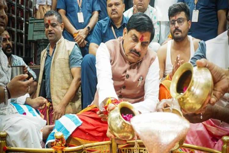 मुख्यमंत्री डॉ. यादव ने अंगारेश्वर महादेव का किया पंचामृत अभिषेक