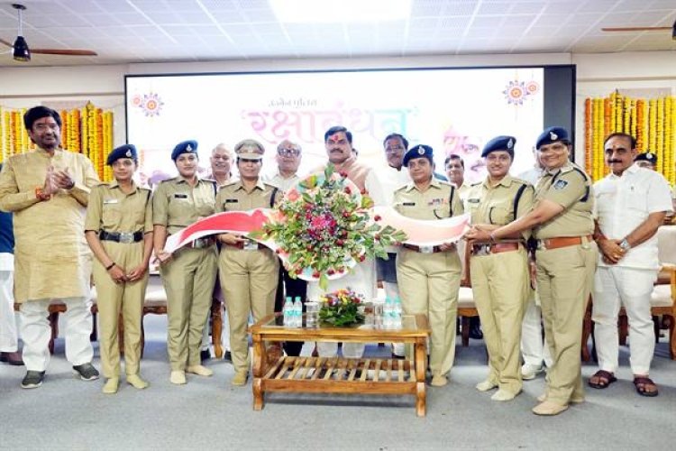 मुख्यमंत्री डॉ. यादव ने बहनों से बंधवाया रक्षा सूत्र