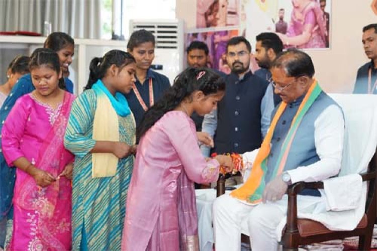 महतारी के आशीष से, राखी के विश्वास से मुख्यमंत्री विष्णु देव साय के नेतृत्व में महिलाओं के सम्मान