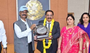 पुलिस मुख्यालय परिवार द्वारा 6 सेवानिवृत्त कर्मचारियों को दी गई भावभीनी विदाई