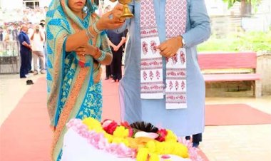 मुख्यमंत्री भजनलाल शर्मा ने पूंछरी का लौठा स्थित श्रीनाथजी मंदिर में किए दर्शन