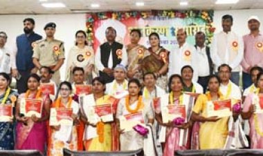 शिक्षक दिवस पर बलरामपुर में जिला स्तरीय समारोह- 21 उत्कृष्ट शिक्षक ज्ञानदीप और शिक्षादूत पुरस्कार से सम्मानित