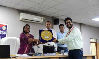 बस्तर से ऑक्सफोर्ड तक: छत्तीसगढ़ की पहली सामाजिक विज्ञान प्रयोगशाला के निर्माता विनायक कोहली बने देश के सबसे युवा ‘बेस्ट टीचर‘
