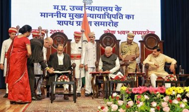 राज्यपाल पटेल ने उच्च न्यायालय के मुख्य न्यायाधिपति को दिलाई शपथ
