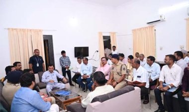 सेवा संकल्प अभियान की तैयारियों को लेकर प्रभारी मंत्री लखनलाल देवांगन ने की समीक्षा