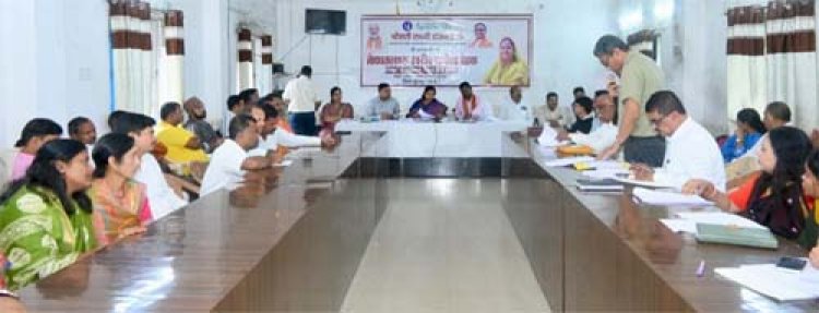 मंत्री लक्ष्मी राजवाड़े ने सूरजपुर और भैयाथान में विकासखंड स्तरीय समीक्षा बैठकों में योजनाओं की प्रगति की समीक्षा की