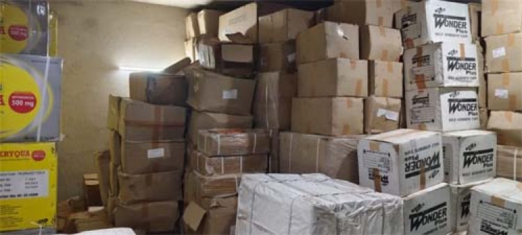 भिवाड़ी में बिना लाइसेंस दवा कारोबार पर बड़ी कार्रवाई, करीब 4 करोड़ रुपये की दवाइयां और दवा बनाने का कच्चा सामान जब्त