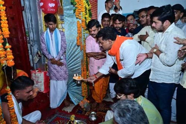 उप मुख्यमंत्री एवं कवर्धा विधायक विजय शर्मा ने श्रीकृष्ण जन्माष्टमी पर राधा-कृष्ण बड़े मंदिर में की पूजा-अर्चना