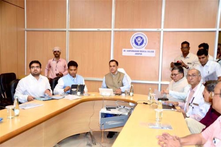 मुख्य सचिव वी. श्रीनिवास ने की जिले की चिकित्सा व्यवस्थाओं की समीक्षा