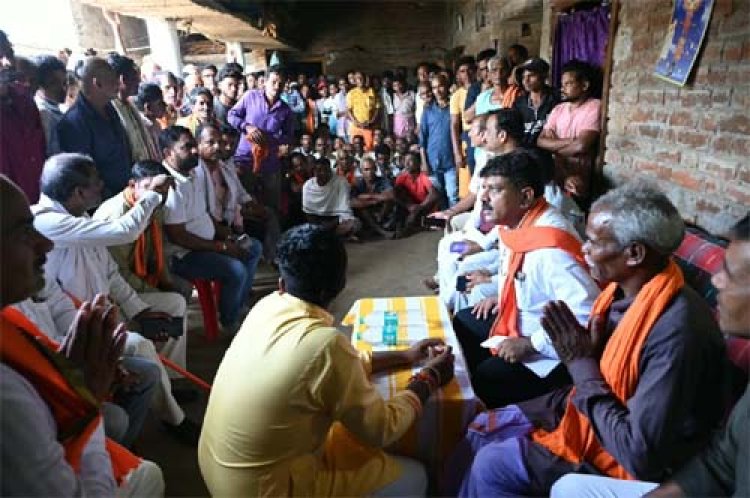 उप मुख्यमंत्री विजय शर्मा ने महाराष्ट्र सड़क हादसे में मृतकों के परिजनों से मिलकर व्यक्त की संवेदना
