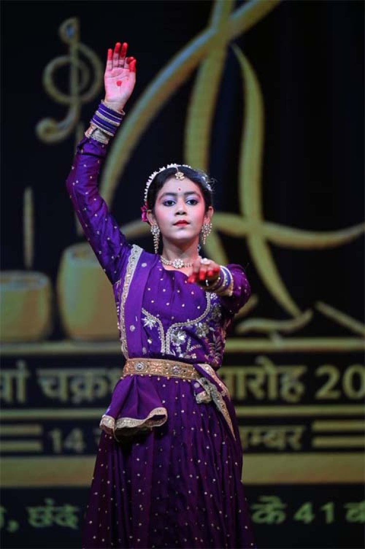 चक्रधर समारोह में अन्विता विश्वकर्मा ने कथक में दिखाई भाव, लय और ताल की सुंदर प्रस्तुति
