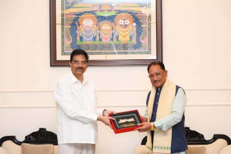 मुख्यमंत्री विष्णु देव साय ने ओडिशा के राज्यपाल डॉ. हरि बाबू कंभमपति से की शिष्टाचार भेंट