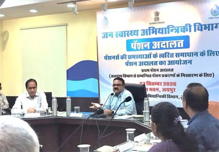 पेंशनर्स की सुनवाई के लिए जल भवन में लगी पेंशन अदालत