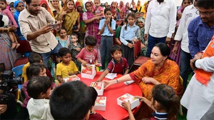 'आंगन मिलन सेवा' का आयोजन: उपमुख्यमंत्री एवं महिला-बाल विकास मंत्री दिया कुमारी ने किया आंगनबाड़ी बहनों का  सम्मान