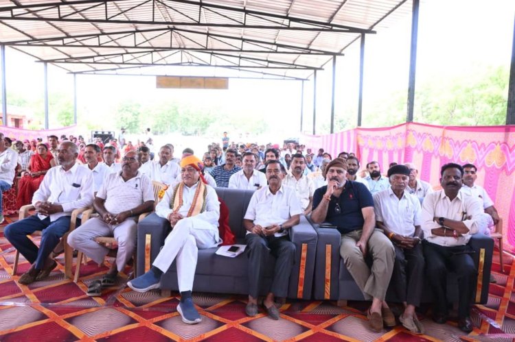 पशुपालन मंत्री ने पाली के गलथनी में ग्रामीणों के साथ सुना ‘मन की बात’ कार्यक्रम का 138वां एपिसोड
