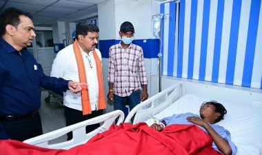 उप मुख्यमंत्री विजय शर्मा ने अस्पताल पहुंचकर जाना सड़क हादसे में घायलों का हाल