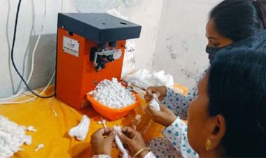 महिलाओं के हुनर से रोशन होंगे दीप, फूलबाती बनाकर आत्मनिर्भरता की नई इबारत लिख रहीं बेमेतरा की महिलाएं