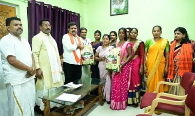 उप मुख्यमंत्री विजय शर्मा से मिलीं माँ दंतेश्वरी महिला किसान उत्पादक कंपनी की सदस्य, उप मुख्यमंत्री ने एनपीओपी प्रमाणन मिलने पर दी बधाई