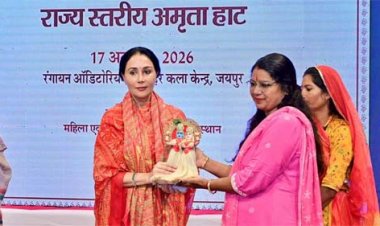 उप मुख्यमंत्री तथा महिला एवं बाल विकास मंत्री दिया कुमारी ने अमृता हाट की महिला उद्यमियों को दिया डिजिटल मंत्र