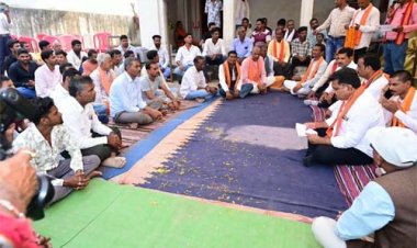 उपमुख्यमंत्री विजय शर्मा ने ग्राम लोहझरी में ग्रामीणों के बीच बैठकर किया सीधा संवाद