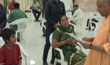 जनता दर्शन में सीएम योगी के सख्त निर्देश, जमीन पर अवैध कब्जा करने वालों पर होगी कार्रवाई