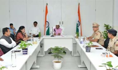 राज्यपाल बागडे ने जिला स्तरीय अधिकारियों के साथ की विभागीय योजनाओं एवं विकास कार्यों की समीक्षा