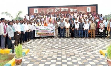 खेत बचाओ अभियान के तहत किसानों को उन्नत सरसों बीज का वितरण