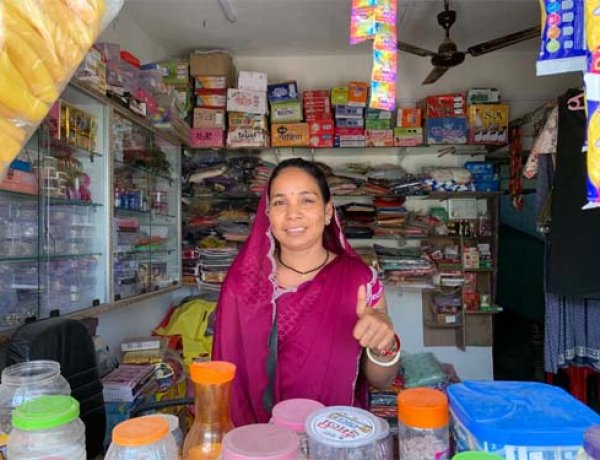 महतारी वंदन योजना से पुन्नी ध्रुव के व्यवसाय को मिल रहा संबल, परिवार के खर्च में हो रही मदद