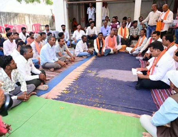 उपमुख्यमंत्री विजय शर्मा ने ग्राम लोहझरी में ग्रामीणों के बीच बैठकर किया सीधा संवाद