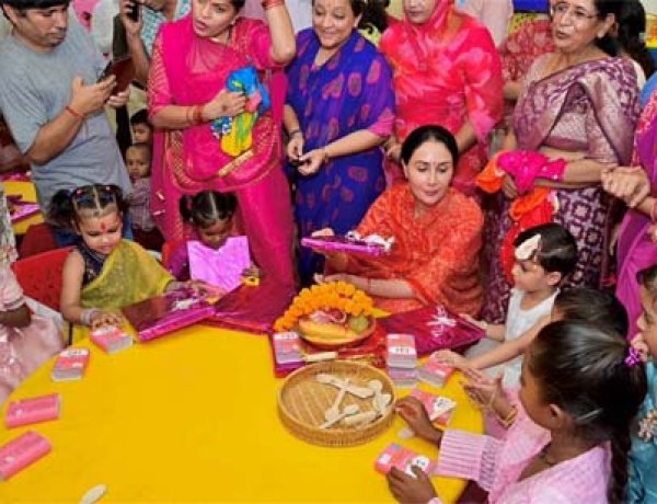 उप मुख्यमंत्री दिया कुमारी ने विद्याधर नगर आंगनवाड़ी में किया कन्या पूजन, 'शिशु संजीवनी' का किया शुभारंभ