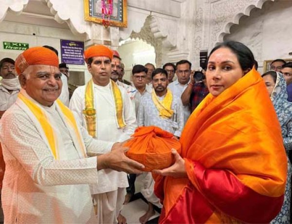 उपमुख्यमंत्री दिया कुमारी ने किए प्रभु श्रीनाथजी के दर्शन, प्रदेश की सुख-समृद्धि एवं खुशहाली की कामना