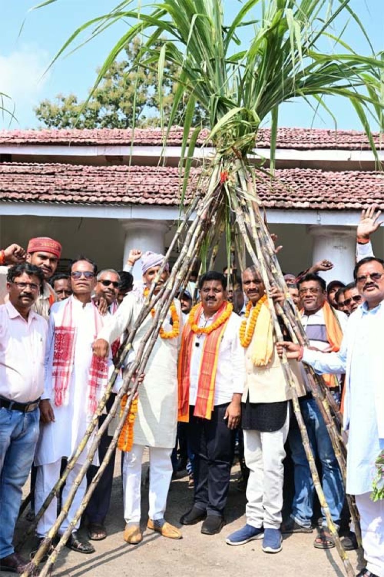 गन्ने का मूल्य 425 रुपये प्रति क्विंटल होने पर किसानों में खुशी, उप मुख्यमंत्री विजय शर्मा को गन्ना भेंटकर किया अभिनंदन