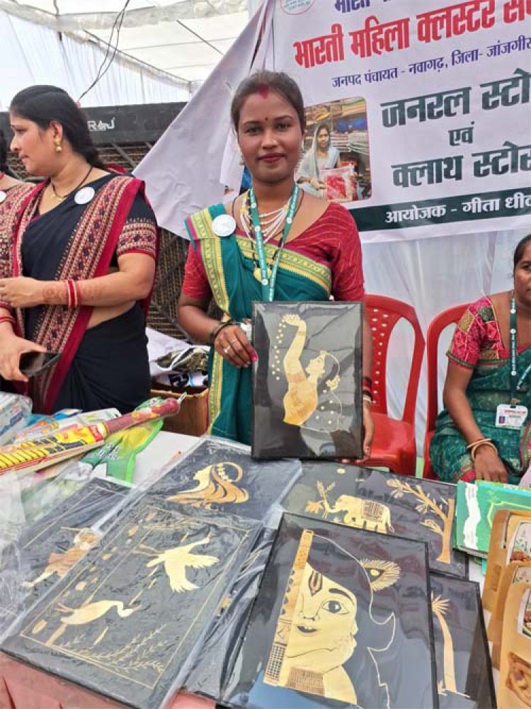 सेवा संकल्प अभियान : सेवा की कहानी : धान के पैरे से धनेश्वरी ने गढ़ी आत्मनिर्भरता की नई पहचान, कला को बनाया कमाई का जरिया