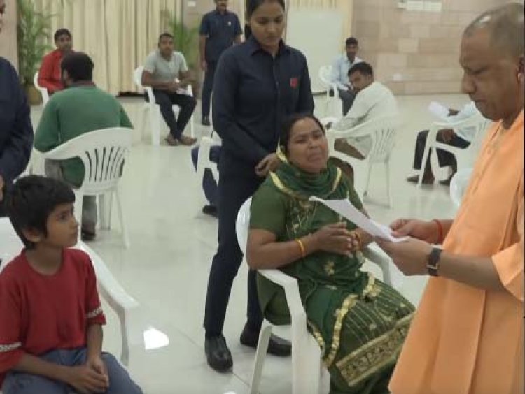 जनता दर्शन में सीएम योगी के सख्त निर्देश, जमीन पर अवैध कब्जा करने वालों पर होगी कार्रवाई