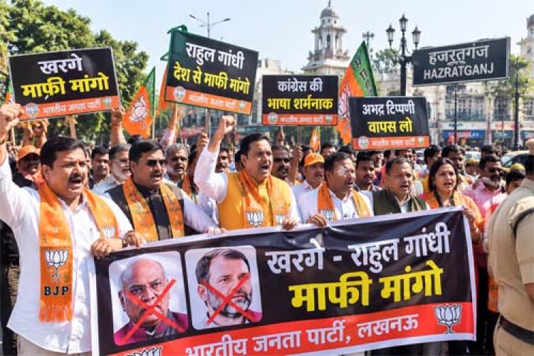 लखनऊ में खरगे और राहुल गांधी के खिलाफ भाजपा का प्रदर्शन, हजरतगंज में की नारेबाजी